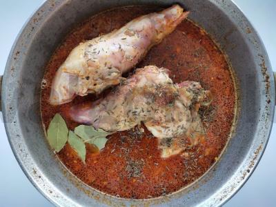 Kaninys troškintas vynuose su šafranų ir čiobrelių Žingsnis 3