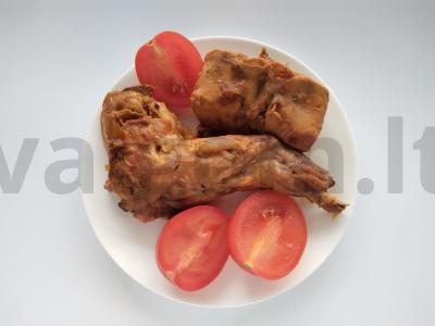 Kaninys troškintas vynuose su šafranų ir čiobrelių pagrindine nuotrauka