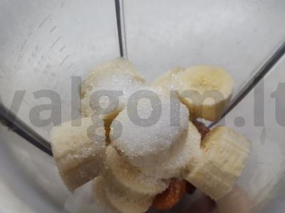 Pieno kokteilis su bananais ir abrikosais Žingsnis 2