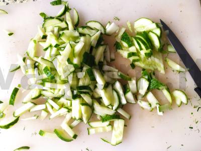 Vasaros salotos su ridikėliais ir sezamu kasdienai Žingsnis 2