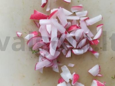 Vasaros salotos su ridikėliais ir sezamu kasdienai Žingsnis 3