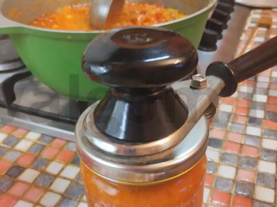 Pomidorų lečo su morkomis, paprikomis ir cukinijomis Žingsnis 8