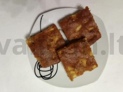 Migdolų-obuolių keksiukas pagrindine nuotrauka