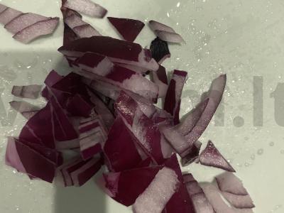 Karštas šuo su garstyčiomis, svogūnais ir kečupu Žingsnis 2