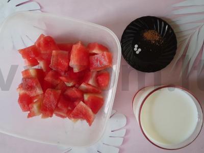 Bealkoholis kokteilis iš arbūzo ir pieno Žingsnis 1