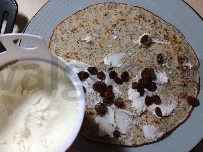 Avižiniai blynai su aguonomis ir razinomis Žingsnis 4