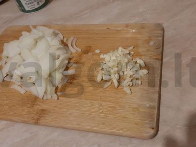 Vištienos krūtinėlės guliašas Žingsnis 2