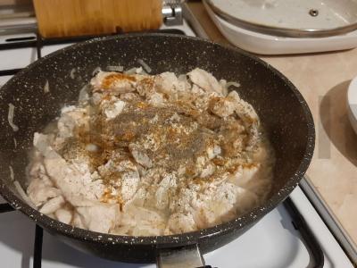 Vištienos krūtinėlės guliašas Žingsnis 5