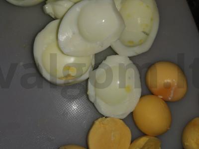 Salotas „Mimoza“ su ryžiais ir žolelėmis Žingsnis 1