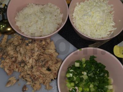 Salotas „Mimoza“ su ryžiais ir žolelėmis Žingsnis 2