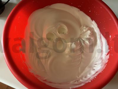 Biskvitinis pyragas su varškės plutele Žingsnis 3