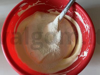 Biskvitinis pyragas su varškės plutele Žingsnis 7