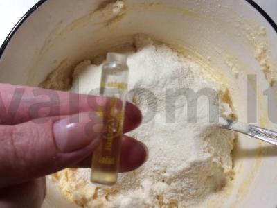 Sūrio blynai su spanguolių uogiene Žingsnis 2