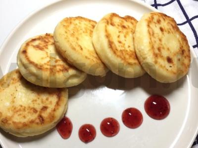 Sūrio blynai su spanguolių uogiene pagrindine nuotrauka