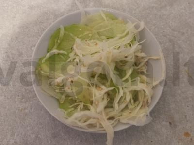 Brokolių ir ridikėlių salotos pagrindine nuotrauka