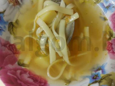 Vištienos sriuba su makaronais pagrindine nuotrauka