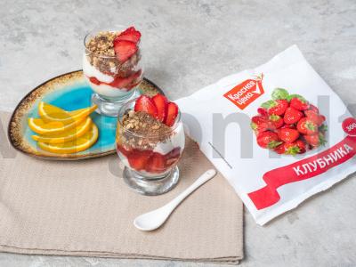 Namų granola su šokoladu ir jogurtu pagrindine nuotrauka