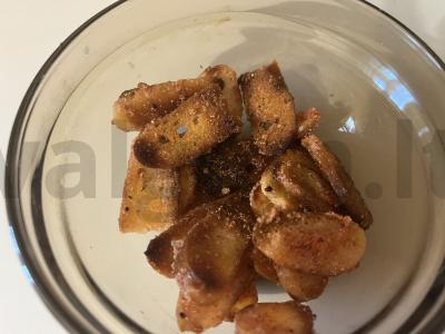 Kepti sausainiai „Naminiai“ su prieskoniais pagrindine nuotrauka