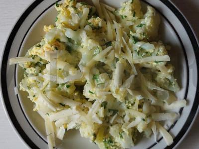 Žiedinė kopūstai, troškinti grietinėje su žolelėmis pagrindine nuotrauka