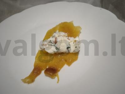 Kepti paprikų ritinėliai su sūrio ir riešutų įdaru Žingsnis 4