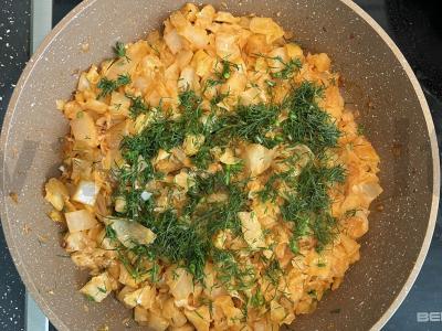 Švelniai troškinta kopūstai su pomidorų pasta ir grietine Žingsnis 7