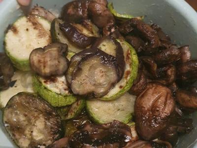 Gruziniški kepti daržovės pagrindine nuotrauka