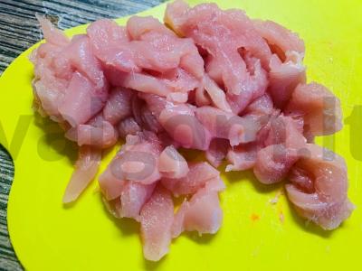 Makaronai su vištienos filė „Grietinėlės-sūrio“ Žingsnis 1