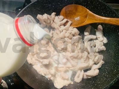 Makaronai su vištienos filė „Grietinėlės-sūrio“ Žingsnis 3