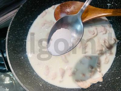 Makaronai su vištienos filė „Grietinėlės-sūrio“ Žingsnis 5