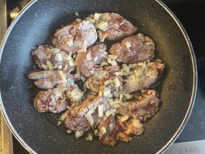 Makaronai su pievagrybiais ir vištienos kepenėlėmis Žingsnis 5