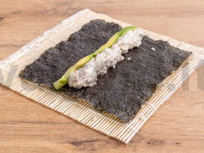 Rulonai „Kalifornija“ su krabų lazdelėmis Žingsnis 2