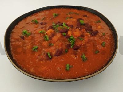 Namų pupelės kokosų padaže pagrindine nuotrauka