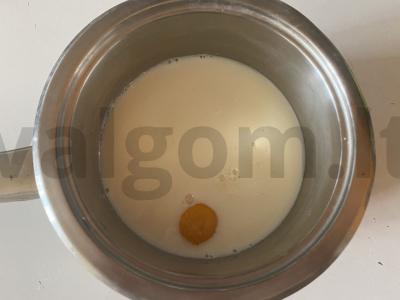 Varškės ir pudingo kremas torto sluoksniams Žingsnis 1