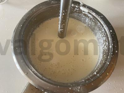 Varškės ir pudingo kremas torto sluoksniams Žingsnis 7