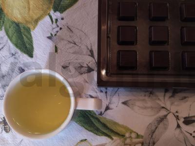 Gėrimas su mėtomis ir citrusų žievele pagrindine nuotrauka