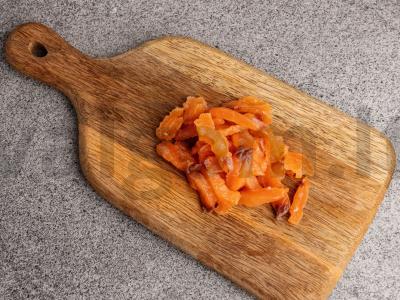 Salotas „Sadko“ su lašiša ir krevetėmis Žingsnis 1