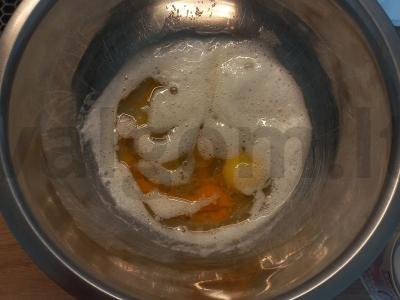 Biskvitas su kremu ir sūdyta karamele Žingsnis 1