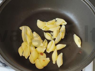 Kiaušiniai su makaronais pusryčiams Žingsnis 1