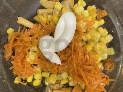 Marinuotų voveraičių salotos su kukurūzais per 5 minutes Žingsnis 7