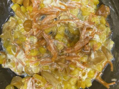 Marinuotų voveraičių salotos su kukurūzais per 5 minutes pagrindine nuotrauka