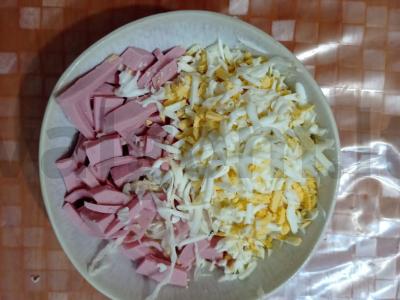 Salotas „Dnepras“ su kopūstais ir dešrelėmis Žingsnis 3