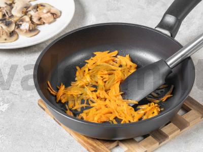 Tirštas grybų sriuba su sūriu ir brokoliais Žingsnis 1