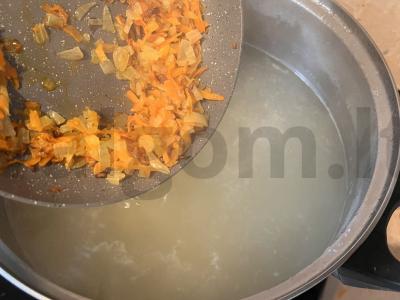 Špinatų ir vištienos blauzdelės sriuba Žingsnis 4