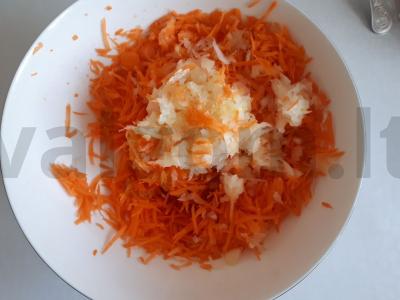 Morkų kotletai su svogūnais Žingsnis 3