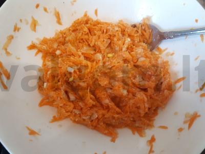 Morkų kotletai su svogūnais Žingsnis 6