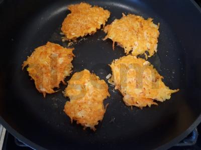 Morkų kotletai su svogūnais Žingsnis 8