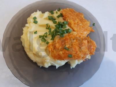 Morkų kotletai su svogūnais pagrindine nuotrauka