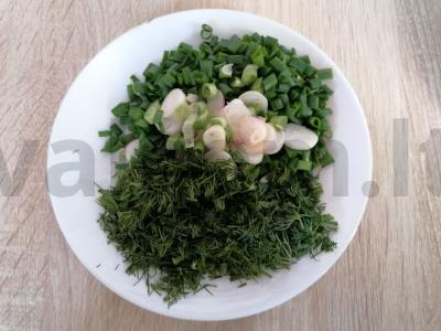 Salotos su agurkais, ridikėliais ir kiaušiniu Žingsnis 2