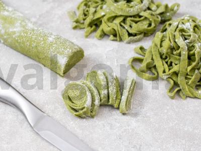 Namų makaronai grietinėlės padaže su krabais ir raudonąja ikra Žingsnis 2