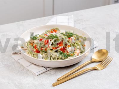 Namų makaronai grietinėlės padaže su krabais ir raudonąja ikra pagrindine nuotrauka